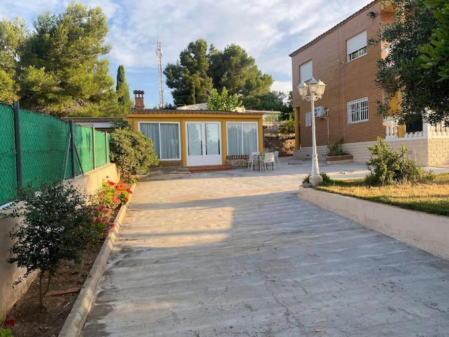 Encantador Y Acogedor Alojamiento Con Piscina Monserrat Exterior foto
